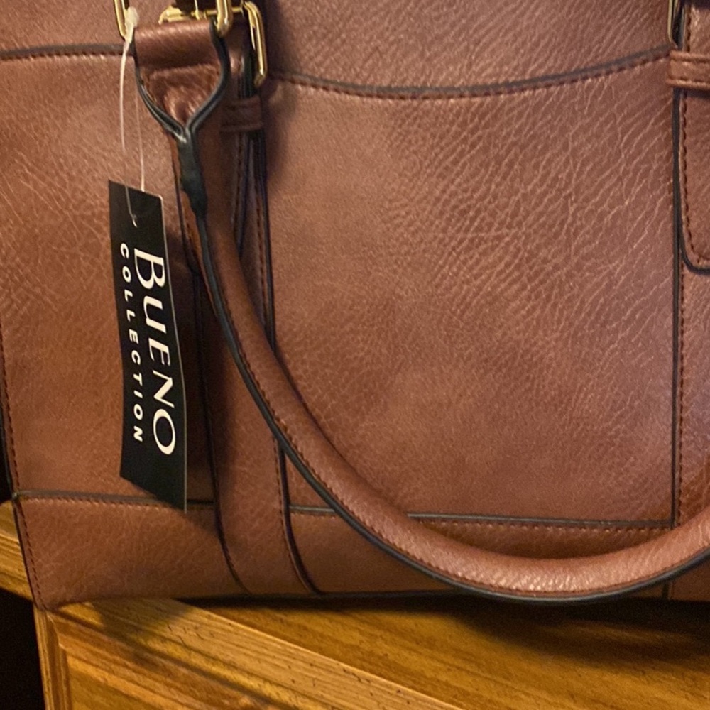 Beuno hand bag with tags